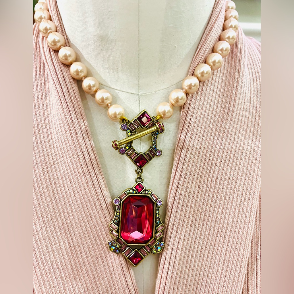 Heidi Daus Deco Edition Toggle Necklace Pink Hand Tied Faux Pearls 99$
